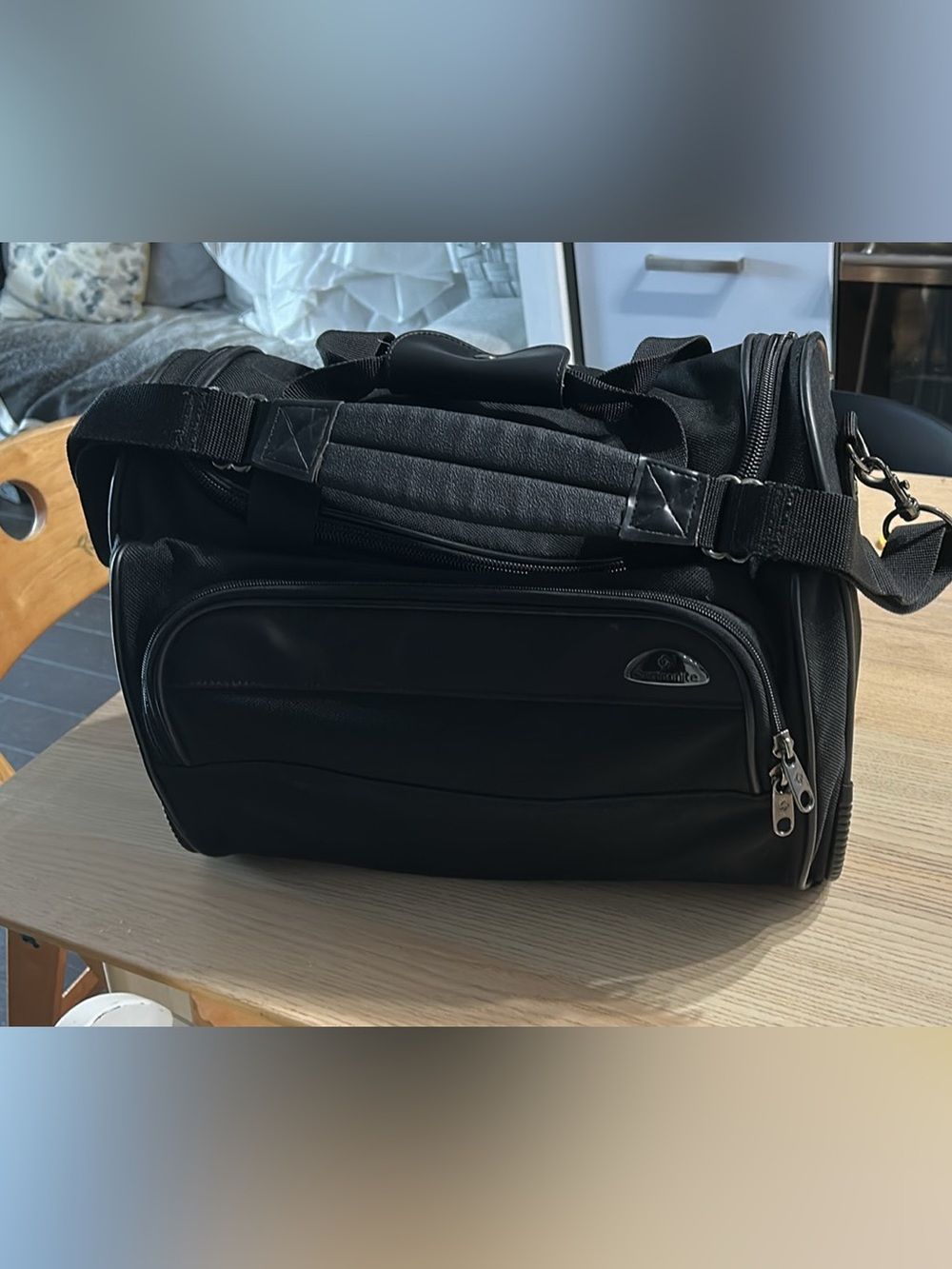 Samsonite Black Men's Carry Duffel with Padded Shoulder Strap